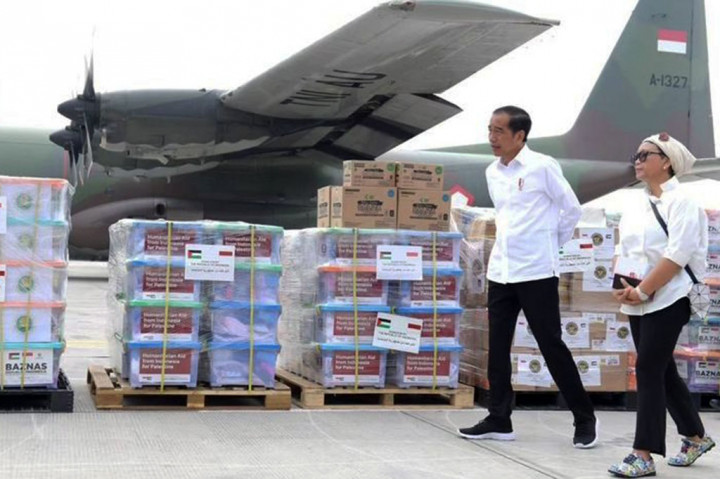 Jokowi mengatakan akan ada berapa gelombang pengiriman bantuan lanjutan dari Indonesia ke Gaza yang dikoordinasikan dari sejumlah dunia usaha hingga lembaga swadaya masyarakat. 