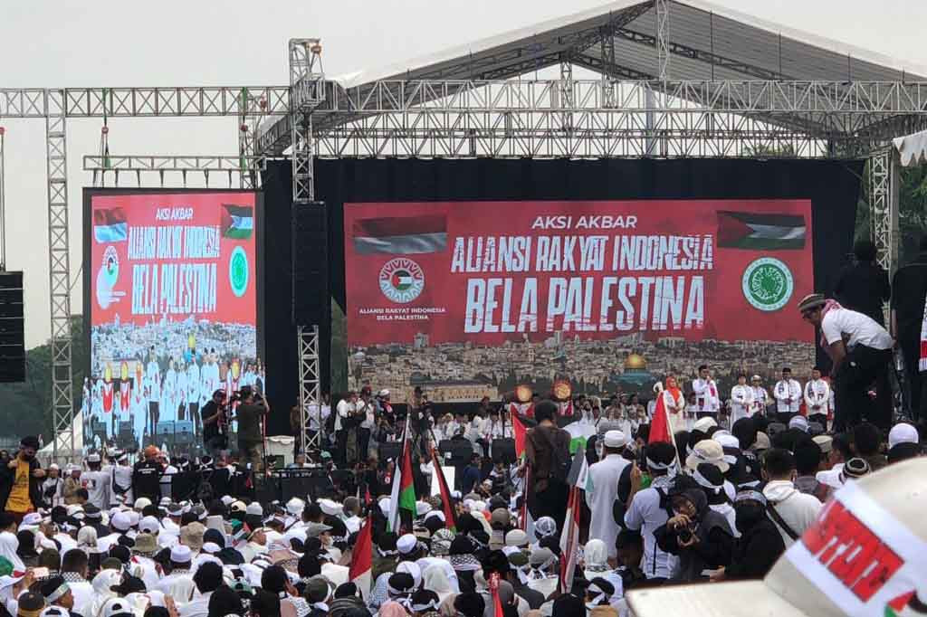 Tokoh lainnya, yakni eks Wakil Presiden Jusuf Kalla dan eks Ketua Umum Pimpinan Pusat Muhammadiyah Din Syamsuddin. Bakal calon presiden Anies Baswedan turut terpantau hadir dalam aksi akbar ini. 