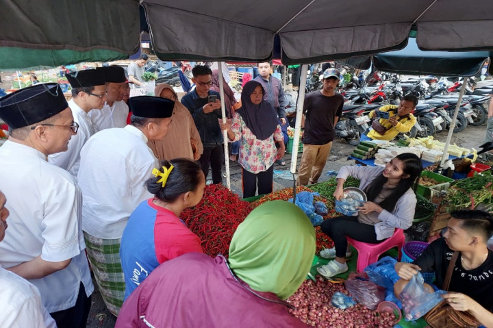 Harga cabai di Kota Palembang, Sumatera Selatan sudah mengalami kenaikan harga yang signifikan sejak dua pekan terakhir. Berdasarkan data terbaru Dinas Perdagangan Kota Palembang, harga cabai di Pasar 10 Ulu, Kota Palembang berada di kisaran Rp60.000 per kilogram untuk cabai merah keriting dan rawit, hingga Rp85.000 per kilogram untuk jenis cabai burung.