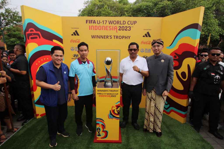Penutupan tur trofi Piala Dunia U-17 di Solo, Minggu, 5 November 2023 pagi berlangsung mempesona dalam balutan budaya yang dikawal ratusan prajurit Mangkunegaran.