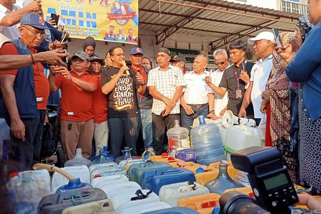 Melihat kondisi itu, Anies menyebut, dirinya melihat pembangunan di Indonesia selama ini konsentrasinya pada infrastruktur makro, kurang memperhatikan infrastruktur mikro. 