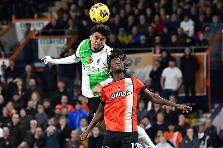 Luis Diaz mengemas gol penyelamat untuk menghindarkan Liverpool dari kekalahan di markas Luton Town dan membuat laga berakhir imbang 1-1, pada pertandingan Liga Inggris yang dimainkan di Stadion Kenilworth Road, Luton, Minggu setempat atau Senin, 6 November 2023 dini hari WIB.
