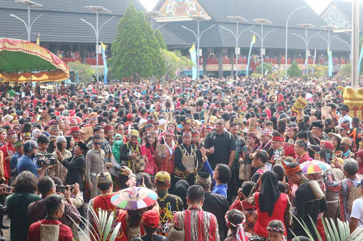 Bupati Kutai Barat, FX Yapan mendorong budidaya rotan di tiap desa untuk komoditas pengembangan produk lokal bagi Masyarakat Adat Dayak. Hal itu dia tekankan pada perhelatan budaya Dahau di Hari Ulang Tahun (HUT) Kabupaten Kutai Barat ke-24, Minggu, 5 November 2023.