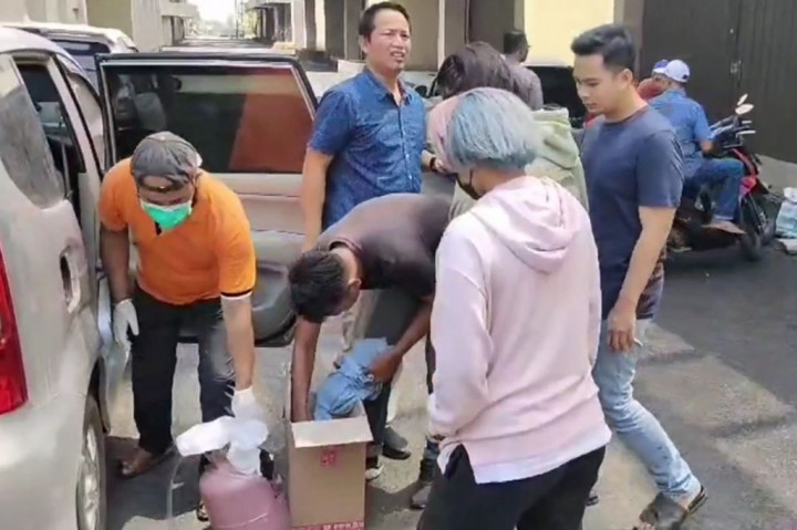 Selain menunggu hasil autopsi, polisi saat ini melakukan uji toksikologi untuk mengetahui kandungan racun di tubuh mahasiswi Unair berinisial BAC, 21. Mahasiswi Fakultas Kedokteran itu sebelumnya ditemukan tewas dalam mobil, di kawasan proyek apartemen Desa Tambak Oso Kecamatan Waru Kabupaten Sidoarjo, Minggu, 5 November 2023 kemarin. 