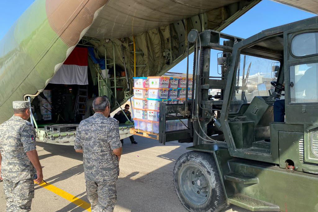 Sejumlah delegasi Pemerintah Indonesia terdiri atas pejabat Mabes Polri dan Kementerian Luar Negeri mengantarkan bantuan kemanusiaan seberat 26,5 ton untuk rakyat Palestina di Gaza via Mesir.