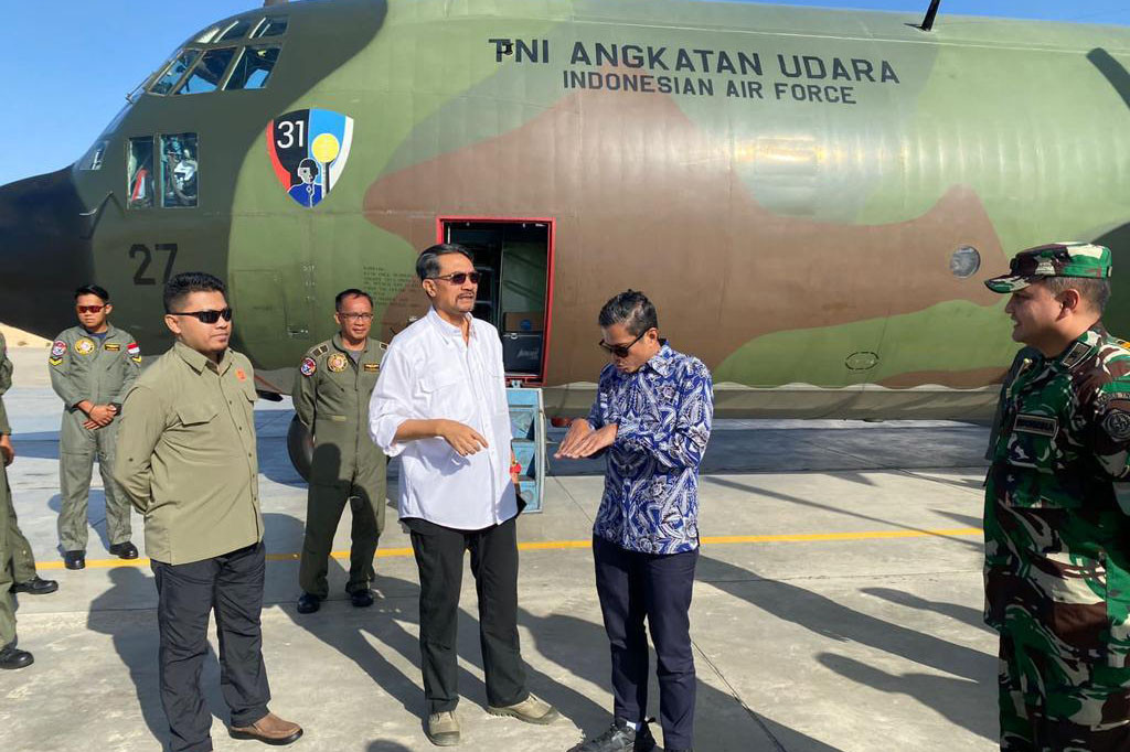 Bantuan kemanusiaan Pemerintah Indonesia untuk warga Palestina khususnya Jalur Gaza yang dipimpin Wakil Menteri Luar Negeri RI, tiba di Bandara Al-Arish, Mesir, Senin, 6 November 2023.