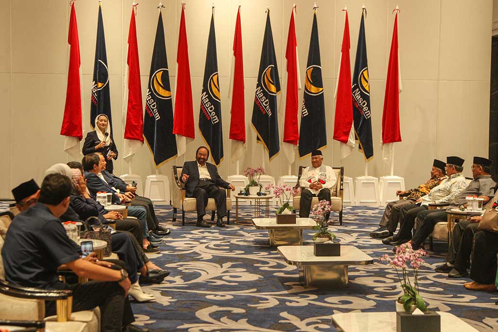 Kedatangan Din langsung disambut oleh Sekjen Partai NasDem Hermawi Taslim, Ketua DPP Partai NasDem Effendi Choiri, dan sejumlah pengurus partai.