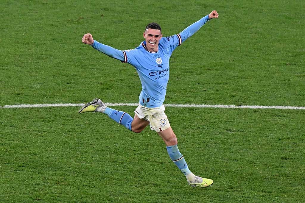 Phil Foden tampil gemilang pada Piala Dunia U-17 2017. Dua gol dari pemain Manchester City itu membawa kemenangan dengan skor 5-2 atas Spanyol pada laga final. Selain membawa negaranya juara, Foden saat itu juga dianugerahi sebagai pemain terbaik turnamen tersebut.