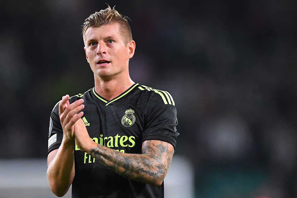 Gelandang yang bermain untuk Real Madrid itu pernah merasakan atmosfir Piala Dunia U-17 2007 saat mengantarkan negaranya Jerman meraih posisi ketiga. Saat itu, nama Toni Kroos mendunia setelah ia meraih penghargaan Bola Emas atau pemain terbaik.