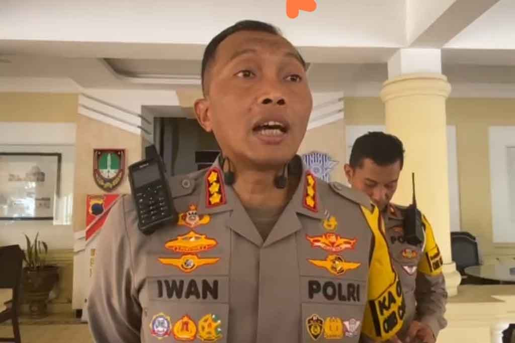 Menurut dia, pihaknya memberikan gambaran secara detil dan menyeluruh kepada perwakilan FIFA, untuk mengetahui sejauh mana kesiapan Polri, dalam upaya memberikan rasa aman dan kelancaran pelaksanaan Pildun U-17 di Solo, dengan kehadiran personil dan juga pantauan terpusat melalui peralatan electronik Traffic Management Control (TMC) yang tempatkan di Mako Polresta Surakarta.