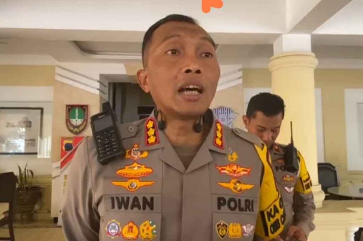 Menurut dia, pihaknya memberikan gambaran secara detil dan menyeluruh kepada perwakilan FIFA, untuk mengetahui sejauh mana kesiapan Polri, dalam upaya memberikan rasa aman dan kelancaran pelaksanaan Pildun U-17 di Solo, dengan kehadiran personil dan juga pantauan terpusat melalui peralatan electronik Traffic Management Control (TMC) yang tempatkan di Mako Polresta Surakarta.