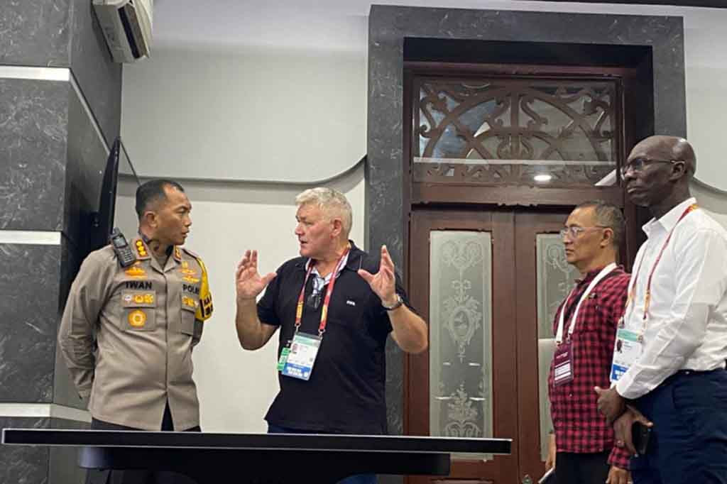 Polda Jawa Tengah memback-up Polresta Surakarta untuk upaya pengamanan dan pengawalan keamanan serta kelancaran pelaksanaan sepakbola Piala Dunia U-17 yang digelar di Stadion Manahan, mulai 10 November hingga 2 Desember 2023, dengan mengerahkan 4.258 personil gabungan.