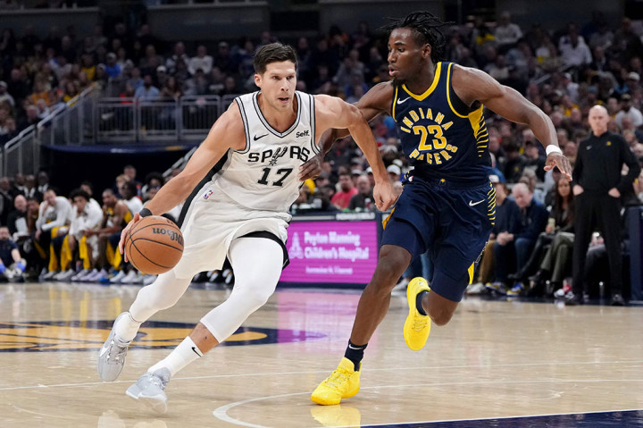 Dari Spurs, Doug McDermott mencetak 17 poin, Keldon Johnson 16 poin, Zach Collins 14 poin, Wembanyama 13 poin, dan Charles Bassey 10 poin.