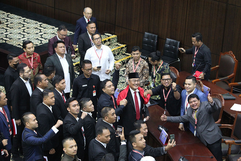 Jimly mengatakan Anwar terbukti melakukan pelanggaran berat terhadap kode etik dan perilaku hakim konstitusi. Hal itu sudah tertuang dalam Sapta Karsa Hutama, prinsip ketidakberpihakan, prinsip integritas, prinsip kecakapan dan kesetaraan.