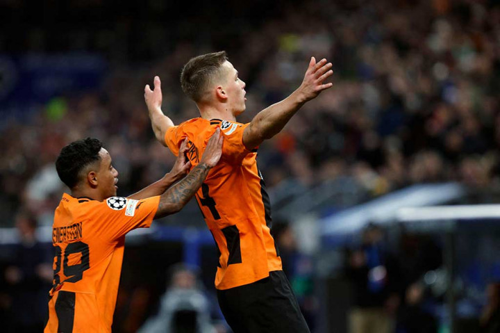 Barcelona mengambil inisiatif menyerang terlebih dahulu, namun Shakhtar Donetsk justru yang berhasil memecah kebuntuan terlebih dahulu pada menit ke-40 lewat sundulan Danylo Sikan.