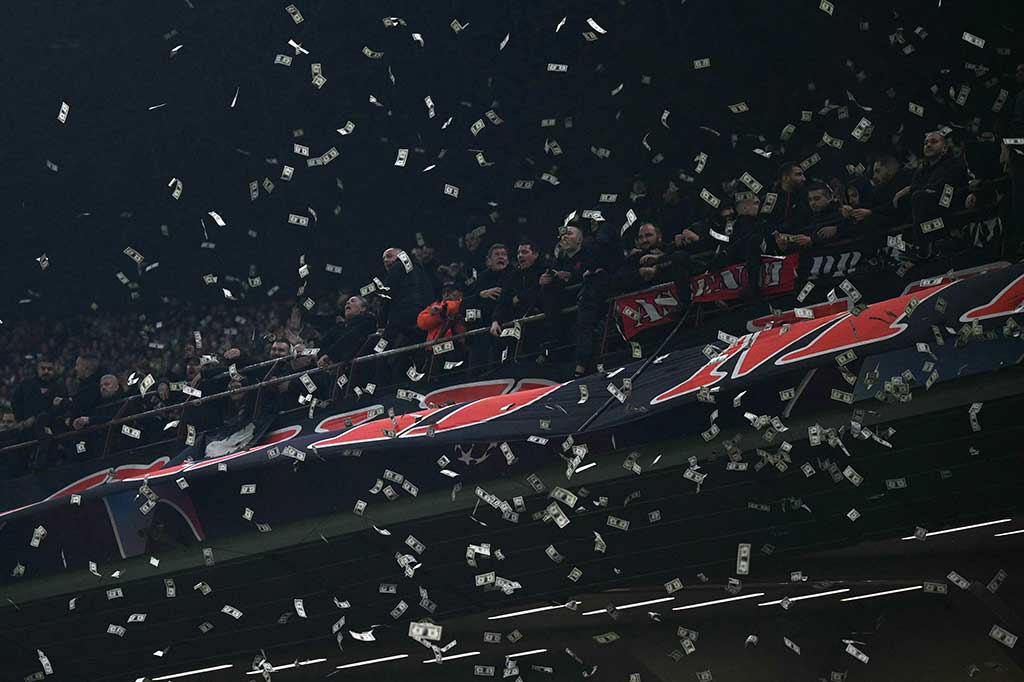 Sebelum laga dimulai, kiper PSG Gianluigi Donnarumma yang merupakan mantan pemain Milan telah mendapat ujian. Para penggemar tuan rumah mencemoohnya dengan melemparkan ratusan uang dolar palsu ke lapangan.