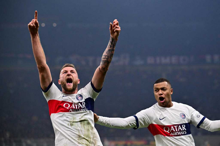 Bek PSG Milan Skriniar mengejutkan publik tuan rumah pada menit kesembilan. Loftus-Cheek tidak mengawalnya dengan ketat, untuk membuat dirinya dapat dengan mudah memaksimalkan bola kiriman Marquinhos. PSG unggul 1-0.