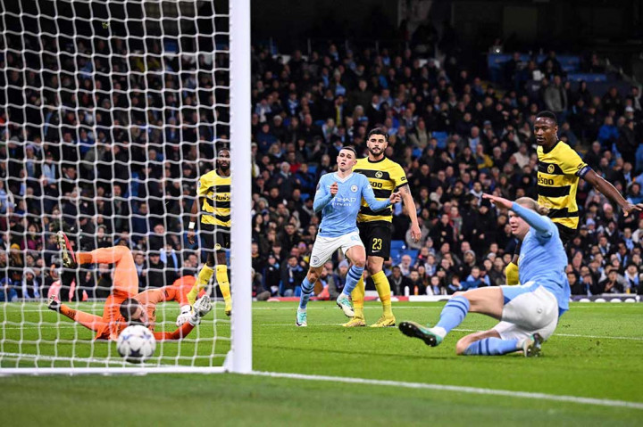 Memasuki waktu tambahan babak pertama, The Citizen berhasil menggandakan keunggulan menjadi 2-0 lewat tendangan Phil Foden memaksimalkan umpan Jack Grealish menit 45+1.