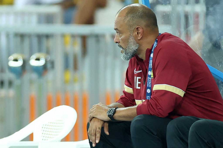 “Keputusan ini diambil setelah evaluasi teknis komprehensif dari fase masa lalu di mana dia bertugas melatih tim sepak bola utama. Asisten pelatih Hassan Khalifa akan mengambil alih tugas sementara sementara klub menyelesaikan pengganti Nuno.