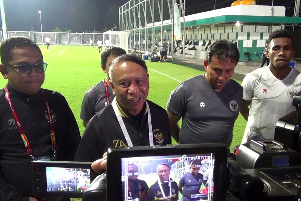 Wakil Ketua Umum PSSI Zainudin Amali mengaku senang melihat perkembangan positif skuad Timnas Indonesia U-17. Hal ini dikatakan Zainudin Amali saat memantau langsung latihan Tim U-17 Indonesia di Lapangan C Komplek Gelora Bung Tomo (GBT) Surabaya, Selasa, 7 November 2023 malam.