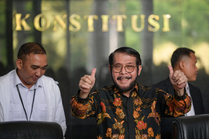 Dia mengatakan tidak ada komentar khusus perihal putusan MKMK tersebut. Sementara itu, terkait perkara baru uji materi Undang-Undang (UU) Pemilu yang akan bergulir hari ini, Anwar mengaku akan mengikuti amar putusan yang dijatuhkan MKMK terhadap dirinya. 