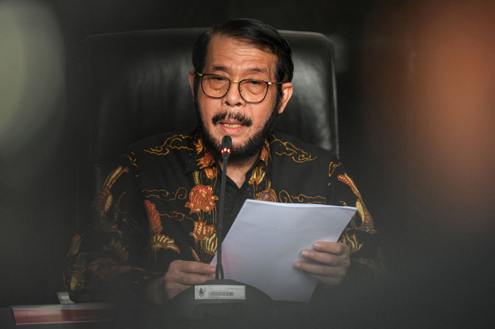 Hakim konstitusi Anwar Usman mengatakan bahwa jabatan adalah milik Tuhan merespons putusan Majelis Kehormatan Mahkamah Konstitusi (MKMK) yang menyatakan dirinya melakukan pelanggaran etik berat dan dijatuhi sanksi diberhentikan dari jabatan Ketua MK.