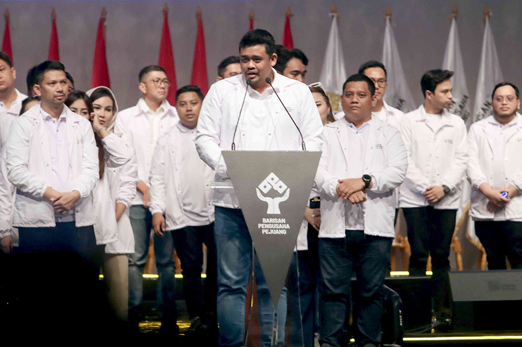 Relawan Barisan Pengusaha Pejuang yang diketuai oleh Wali Kota Medan Bobby Nasution mendeklarasikan dukungan terhadap bakal pasangan calon presiden/wakil presiden dari Koalisi Indonesia Maju (KIM) Prabowo Subianto dan Gibran Rakabuming Raka di Djakarta Theater, Jakarta, Rabu, 8 November 2023.