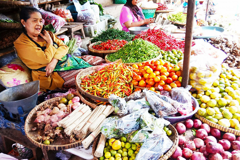 Harga semua jenis cabai naik lagi di Pasar Gedhe Klaten, Jawa Tengah, Rabu, 8 November 2023. Kenaikan harga komoditas cabai yang paling tinggi rawit hijau, yakni mencapai Rp15.000 per kilogram (kg).
