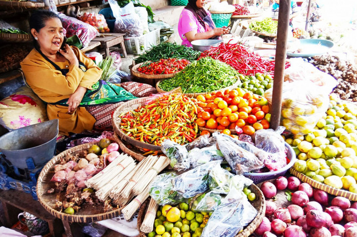 Harga semua jenis cabai naik lagi di Pasar Gedhe Klaten, Jawa Tengah, Rabu, 8 November 2023. Kenaikan harga komoditas cabai yang paling tinggi rawit hijau, yakni mencapai Rp15.000 per kilogram (kg).