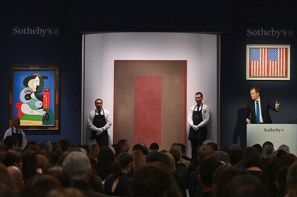 Walter dianggap sebagai inspirasi emas Picasso, dan ditampilkan dalam karyanya yang lain yang akan dilelang pada hari Kamis, 9 November di Christie's: Femme endormie, atau Sleeping Woman, diperkirakan terjual seharga USD25-USD35 juta.