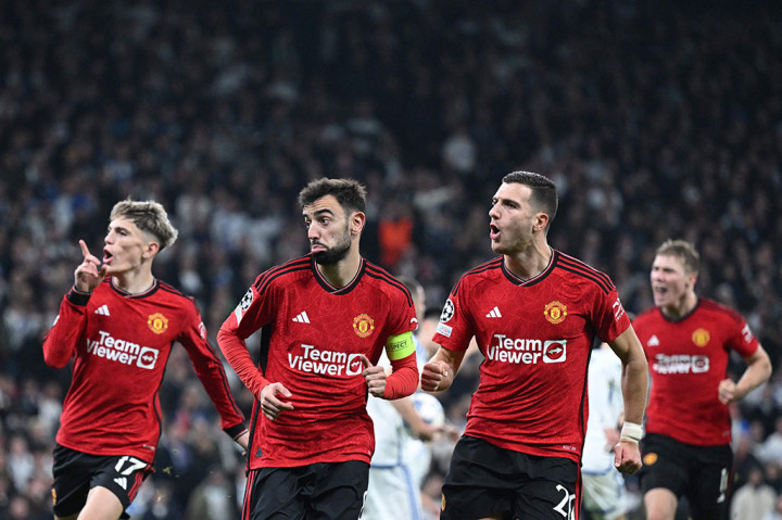 Memasuki babak kedua, Manchester United kembali menjaga asa untuk memenangi pertandingan setelah membuat skor berubah menjadi 3-2 lewat tendangan penalti Bruno Fernandes.
