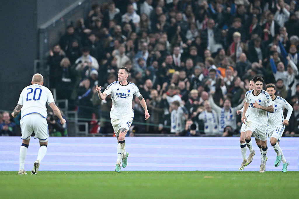 Copenhagen tidak tinggal diam dan dapat berbalik unggul setelah membobol Manchester United dalam kurun waktu empat menit. Lukas Lerager tercatat mencatatkan namanya di papan skor pada menit ke-83 dan selanjutnya Roony Bardghij membawa Copenhagen berbalik unggul 4-3 menjt 87.