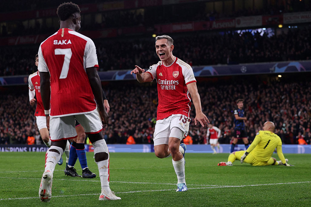 Meski tampil cukup dominan, Arsenal baru bisa menggandakan keunggulan pada menit 64 lewat gol yang dicetak Bukayo Saka memanfaatkan umpan Gabriel Martinelli.