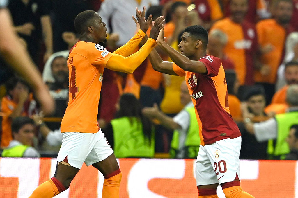 Galatasaray sempat memperkecil ketertinggalan lewat Cedric Bakambu di masa injury time babak kedua.