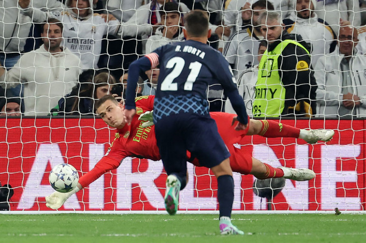 Sayang sepakan Alvaro Djalo bisa digagalkan kiper Andry Lunin. Lunin menjadi starter setelah Kepa Arrizabalaga mengalami cedera saat pemanasan.