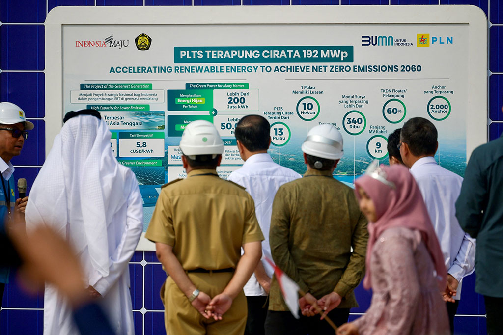 Jokowi mengatakan operasional PLTS hasil kerja sama Kementerian Energi dan Sumber Daya Mineral (ESDM), Kementerian BUMN, PLN, dan Masdar Uni Emirate Arab itu merupakan mimpi besar Indonesia membangun pembangkit energi baru terbarukan dalam skala besar.
