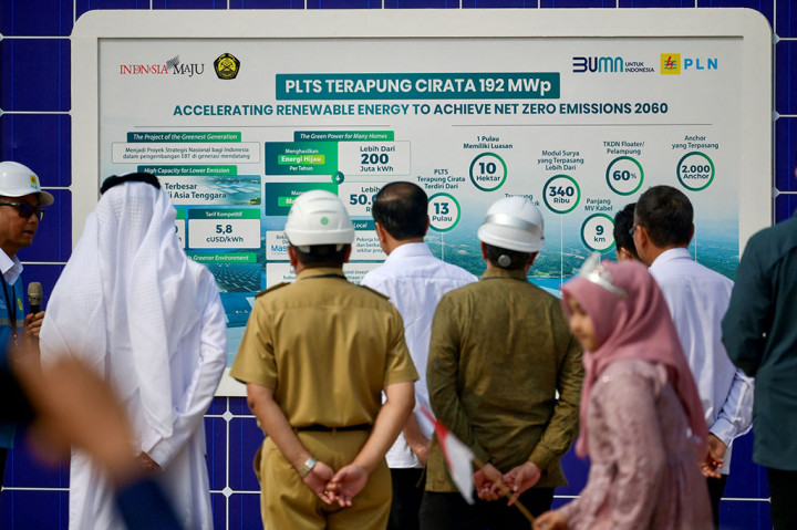 Jokowi mengatakan operasional PLTS hasil kerja sama Kementerian Energi dan Sumber Daya Mineral (ESDM), Kementerian BUMN, PLN, dan Masdar Uni Emirate Arab itu merupakan mimpi besar Indonesia membangun pembangkit energi baru terbarukan dalam skala besar.