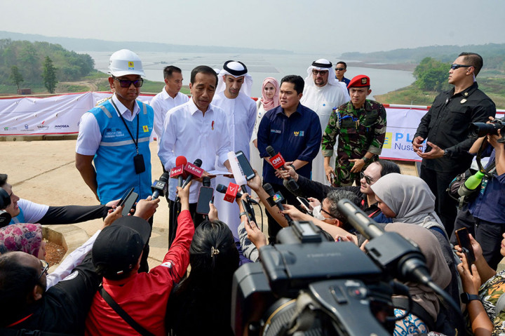 Dikatakan Jokowi, PLTS Terapung Cirata menambah kapasitas produksi listrik eksisting dari Pembangkit Listrik Tenaga Air (PLTA) di wilayah setempat yang kini tercatat mencapai 1.000 Megawatt (MW).