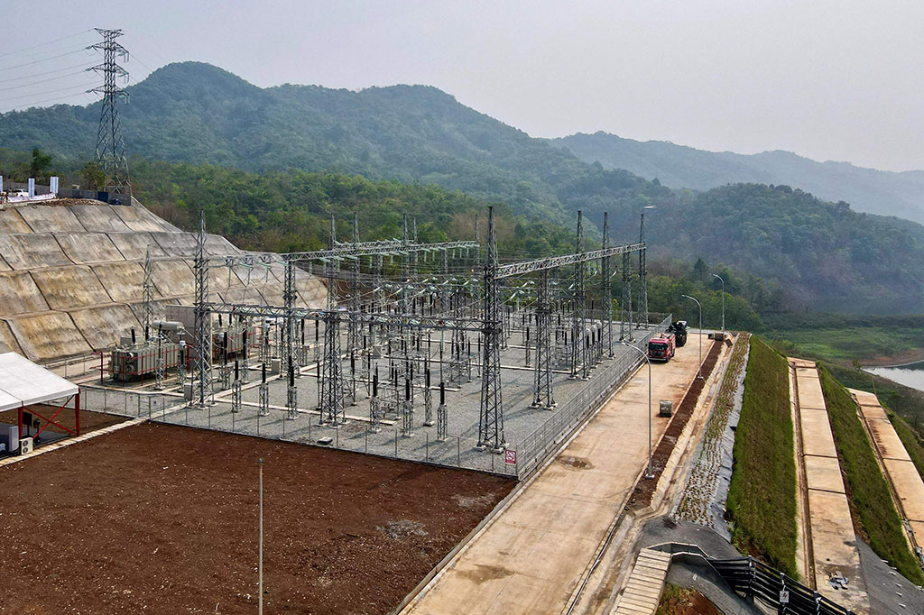 Jokowi juga menyambut gembira kehadiran PLTS dan PLTA di Cirata yang diproyeksikan menjadi sumber pasokan energi hijau.