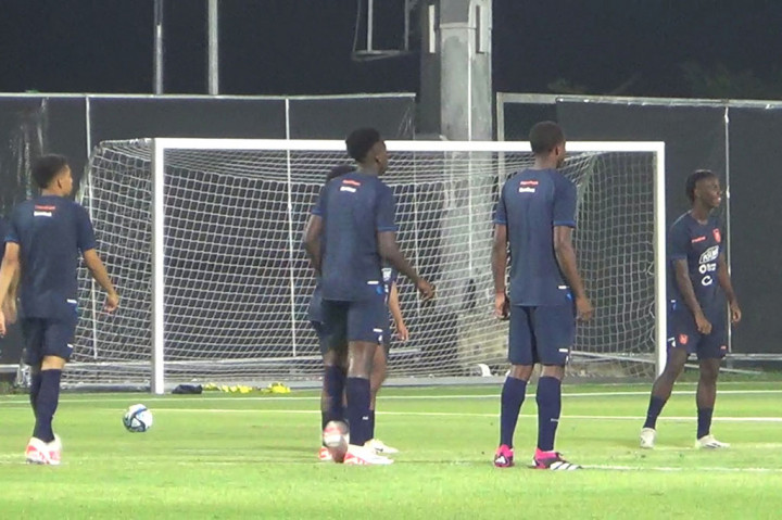 Gelandang Ekuador, Jairo Reyes mengakui, timnya agak grogi menatap pertandingan melawan tuan rumah Tim Indonesia U-17. Sebab tim tuan rumah didukung suporter yang bisa menjadi pemain ke 12.