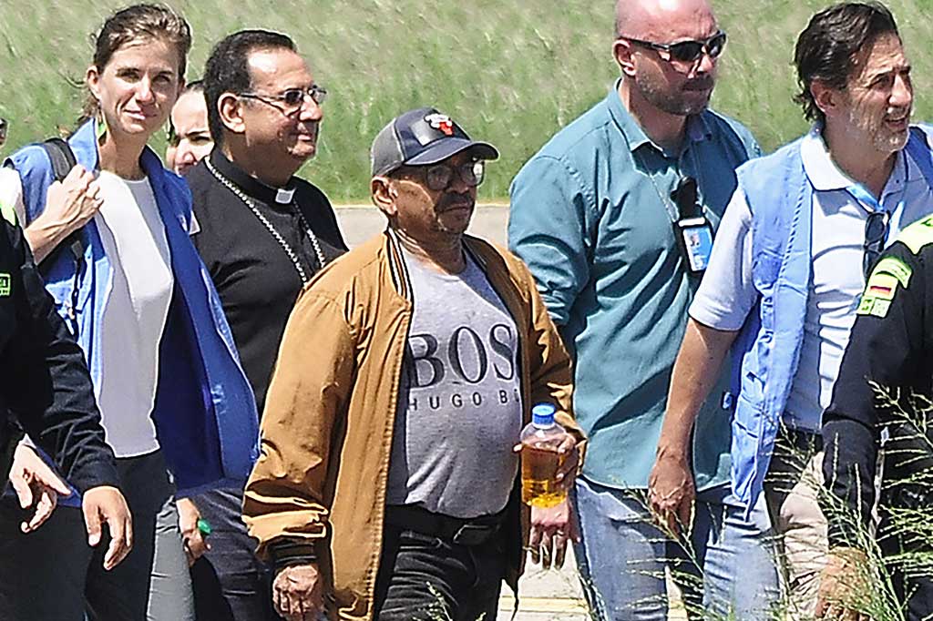 Ayah dan ibu pemain sayap berusia 26 tahun, Cilenis Marulanda, diculik oleh orang-orang bersenjata yang mengendarai sepeda motor di sebuah pompa bensin di kota asal mereka. Marulanda diselamatkan beberapa jam kemudian dan operasi pencarian besar-besaran melalui darat dan udara diluncurkan untuk mencari sang suami, yang melibatkan lebih dari 250 tentara.