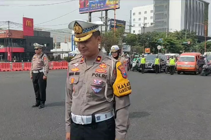 Aksi mengheningkan cipta ini dilakukan untuk memperingati Hari Pahlawan. Selain itu untuk menumbuhkan rasa kebangsaan pemakai jalan, dengan menghormati jasa para pahlawan. Aksi mengheningkan cipta tersebut dilakukan selama 60 detik. Setelah mengheningkan cipta, lalu lintas dibuka kembali.