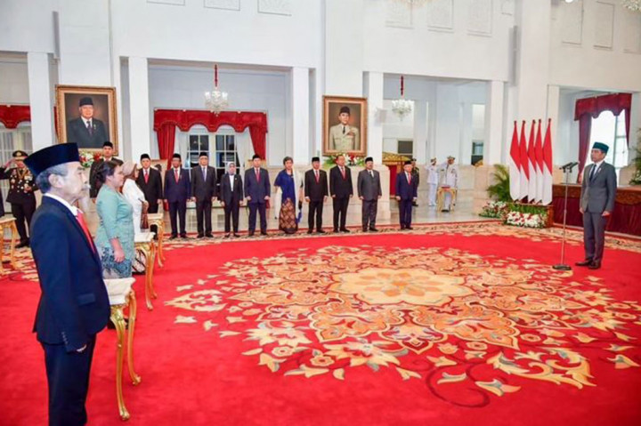 Presiden Joko Widodo (Jokowi) menganugerahkan gelar pahlawan nasional untuk enam tokoh dari berbagai daerah, pada peringatan Hari Pahlawan 2023 di Istana Negara, Jakarta, Jumat, 10 November 2023.