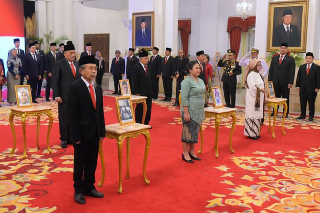 Acara penganugerahan tersebut dihadiri oleh para ahli waris dari para tokoh yang sekaligus mewakili para penerima gelar dan penghargaan.