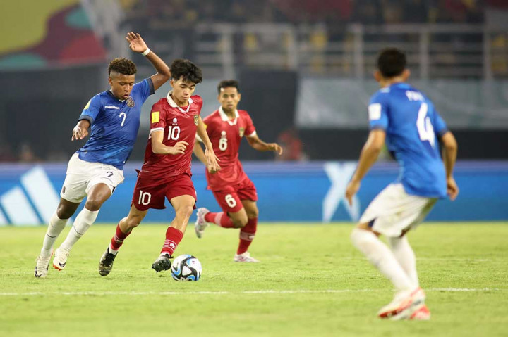 Indonesia juga tak tinggal diam, dan beberapa kali menebar ancaman ke gawang Ekuador yang dijaga Cristhian Loor.