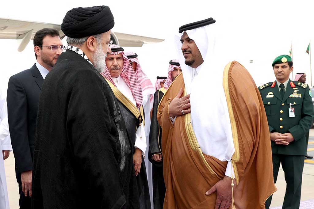 Para pemimpin Timur Tengah telah menyerukan gencatan senjata sambil memperingatkan risiko konflik yang akan terjadi di negara-negara lain, sebuah ancaman yang pada hari Sabtu dipersalahkan oleh Raisi karena dukungan kuat Washington terhadap Israel.