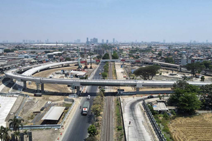 Balok girder yang digunakan untuk Flyover Aloha Kabupaten Sidoarjo, Jawa Timur, sudah selesai terpasang seluruhnya dan siap dilakukan uji coba pada liburan Natal dan Tahun baru 2024 mendatang.