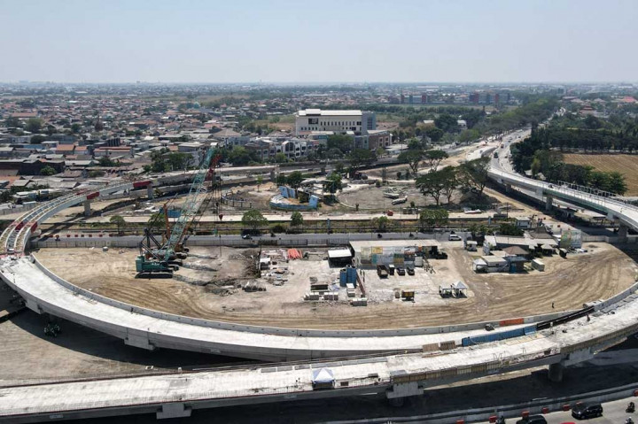 Secara umum, kata Muhdlor, progres pembangunan sudah mencapai 86 persen, atau mengalami surplus pengerjaan sebesar 5,2 persen dari rencana awal sebesar 80,7 persen. Apabila melihat progres pembangunan seperti ini, Muhdlor optimistis bisa selesai sebelum waktu kontrak yang diberikan.