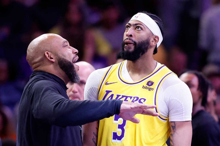 Catatan dwiganda juga dibukukan oleh bigman Lakers Anthony Davis dengan 18 poin dan 11 rebound.