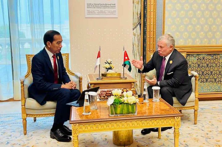 Presiden Joko Widodo melakukan pertemuan bilateral dengan Raja Yordania, Abdullah II bin Al-Hussein, di sela-sela Konferensi Tingkat Tinggi (KTT) Luar Biasa Organisasi Kerja Sama Islam (OKI). Presiden Jokowi mendukung kepemimpinan Raja Yordania dalam upaya mewujudkan perdamaian menuju Palestina merdeka.